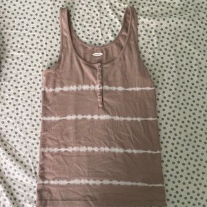 I am selling a old navy shirt. It is a medium